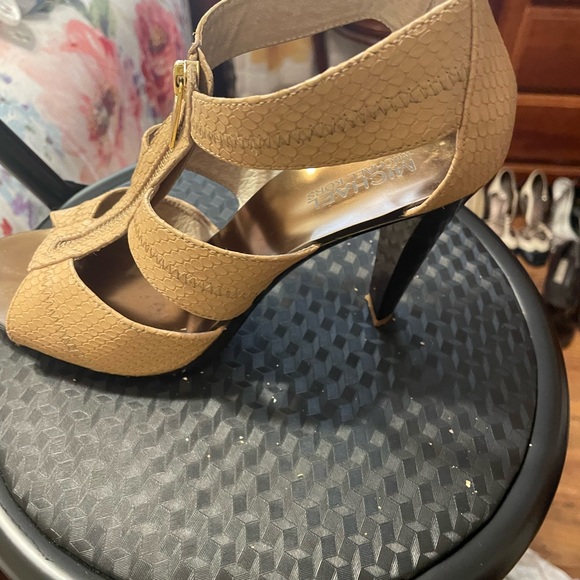 Shoes size 9, nude, slightly worn. - Picture 2 of 3